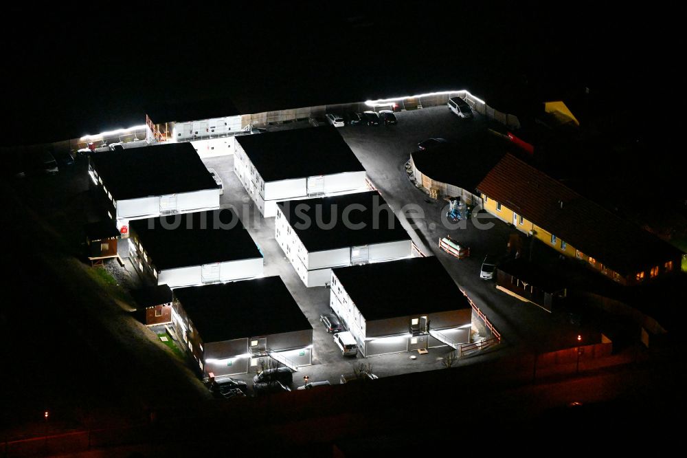 Großlöbichau bei Nacht von oben - Nachtluftbild Bauarbeiter- Container- Siedlung als Behelfsunterkunft in Großlöbichau im Bundesland Thüringen, Deutschland