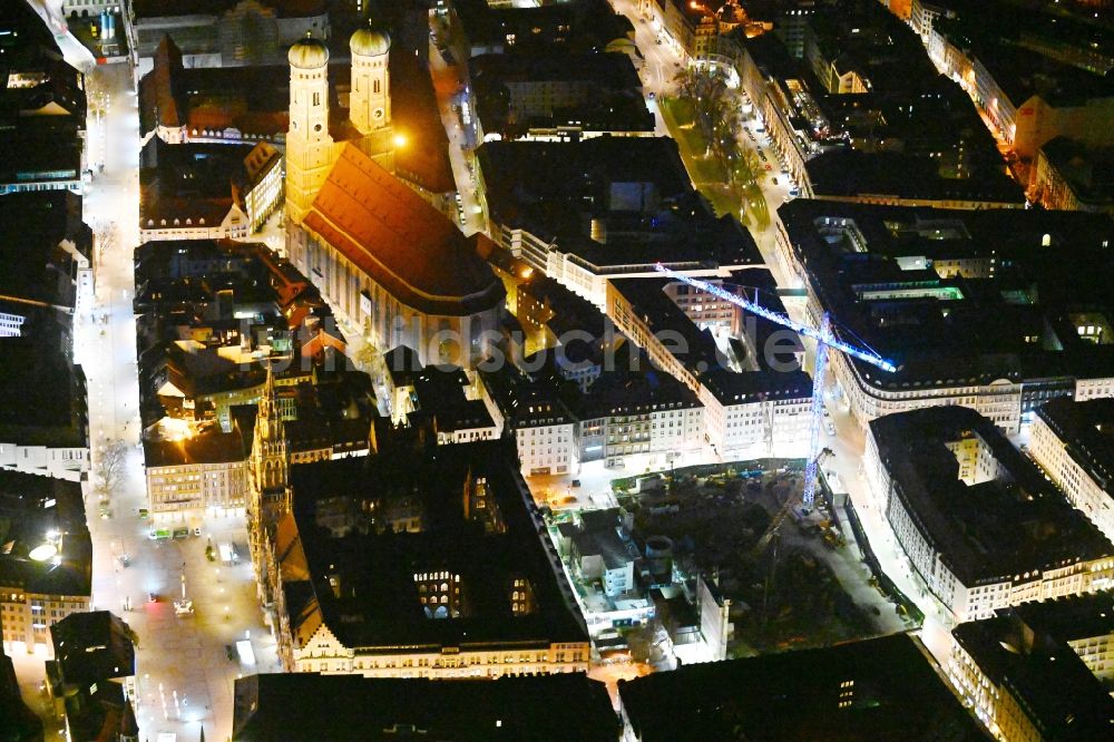 München bei Nacht von oben - Nachtluftbild Baustelle S-Bahn-Halt „Marienhof“ im Ortsteil Altstadt-Lehel in München im Bundesland Bayern, Deutschland