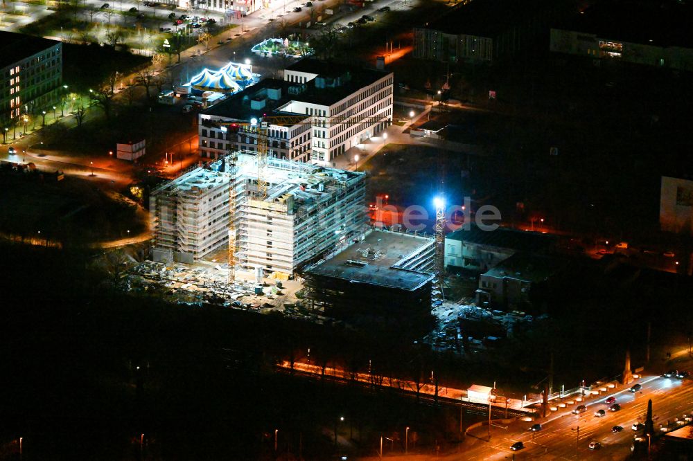 Nachtluftbild Leipzig - Nachtluftbild Baustelle zum Neubau eines Forschungs- Gebäudes und Bürokomplex BioSquare Leipzig in Leipzig im Bundesland Sachsen, Deutschland