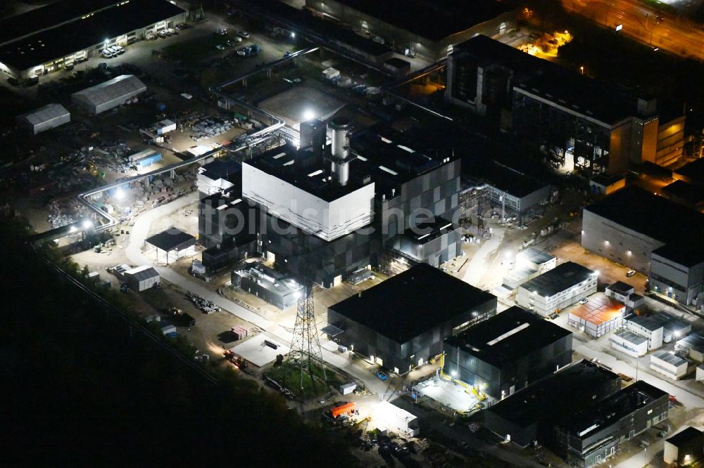 Nachtluftbild Berlin - Nachtluftbild Baustelle zum Neubau des Heizkraftwerkes - Kraft-Wärme-Kopplungsanlage im Ortsteil Marzahn in Berlin, Deutschland