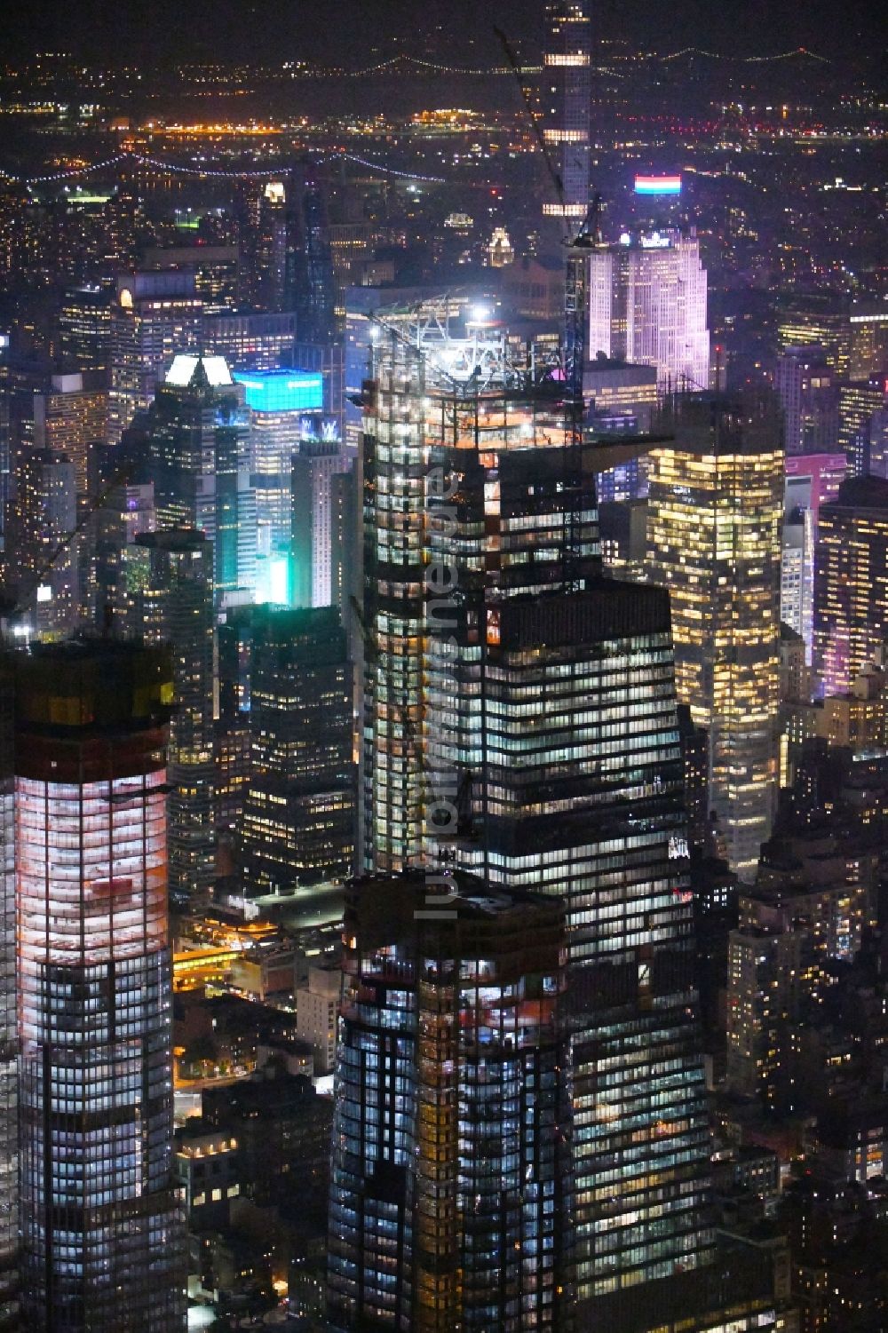 Nachtluftbild New York - Nachtluftbild Baustelle zum Neubau des Hochhaus- Gebäudekomplexes an der 10th Avenue in New York in USA