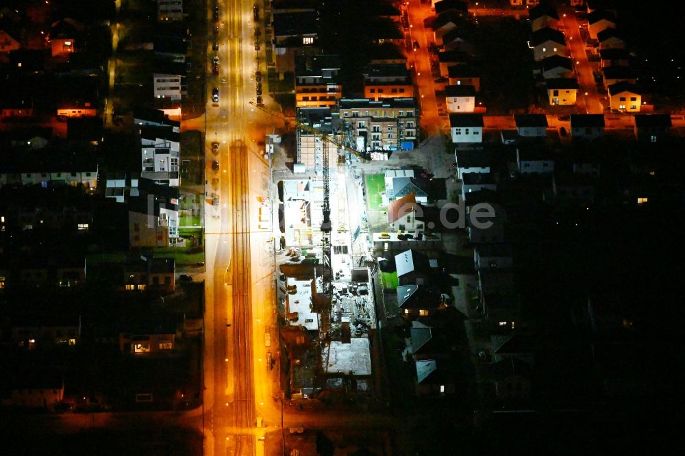 Nacht-Luftaufnahme Erfurt - Nachtluftbild Baustelle zum Neubau einer Mehrfamilienhaus-Wohnanlage AM RINGELBERG in Erfurt im Bundesland Thüringen, Deutschland