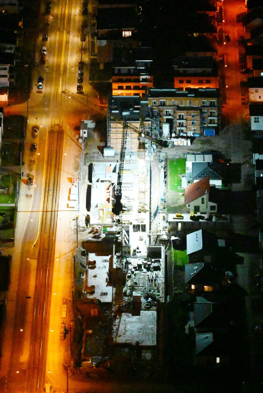Erfurt bei Nacht von oben - Nachtluftbild Baustelle zum Neubau einer Mehrfamilienhaus-Wohnanlage AM RINGELBERG in Erfurt im Bundesland Thüringen, Deutschland