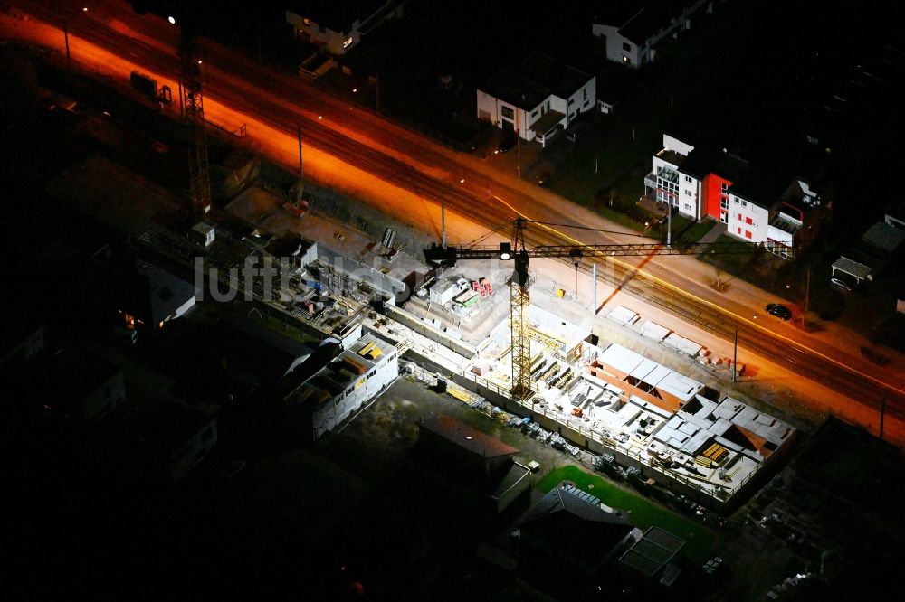 Nacht-Luftaufnahme Erfurt - Nachtluftbild Baustelle zum Neubau einer Mehrfamilienhaus-Wohnanlage AM RINGELBERG in Erfurt im Bundesland Thüringen, Deutschland