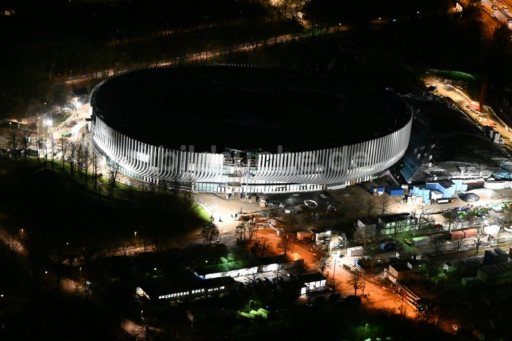 Nacht-Luftaufnahme München - Nachtluftbild Baustelle zum Neubau der Sporthalle SAP Garden in München im Bundesland Bayern, Deutschland