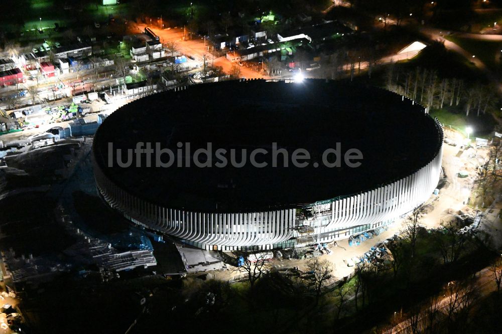 Nacht-Luftaufnahme München - Nachtluftbild Baustelle zum Neubau der Sporthalle SAP Garden in München im Bundesland Bayern, Deutschland