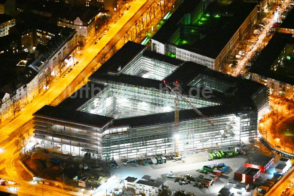 Nacht-Luftaufnahme München - Nachtluftbild Baustelle zum Neubau eines Strafjustizzentrum in München im Bundesland Bayern, Deutschland