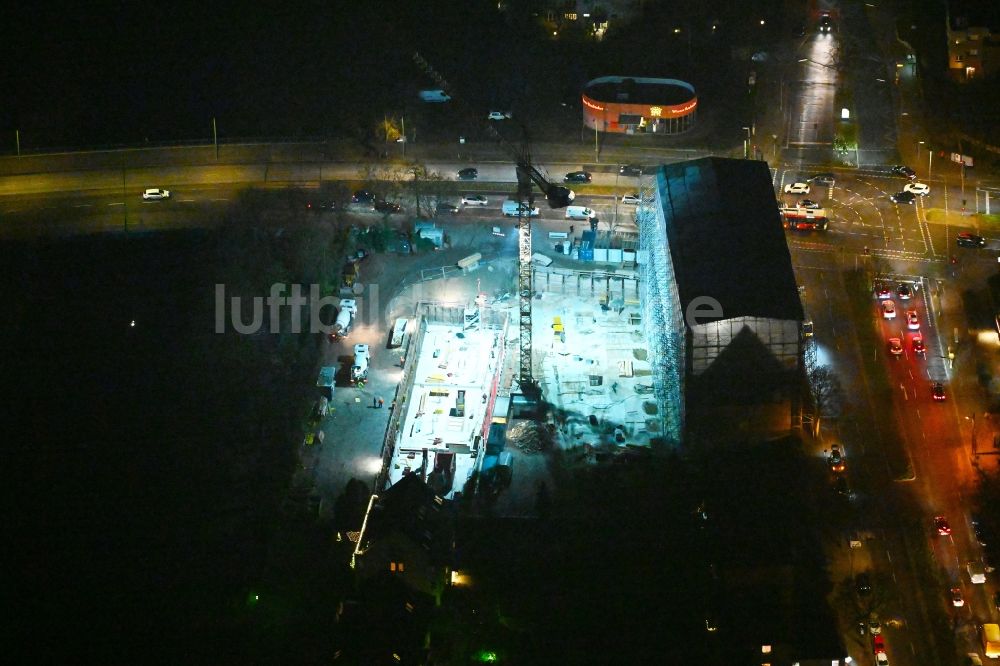 Nachtluftbild Berlin - Nachtluftbild Baustelle zum Neubau eines Wohnhauses im Ortsteil Lichterfelde in Berlin, Deutschland