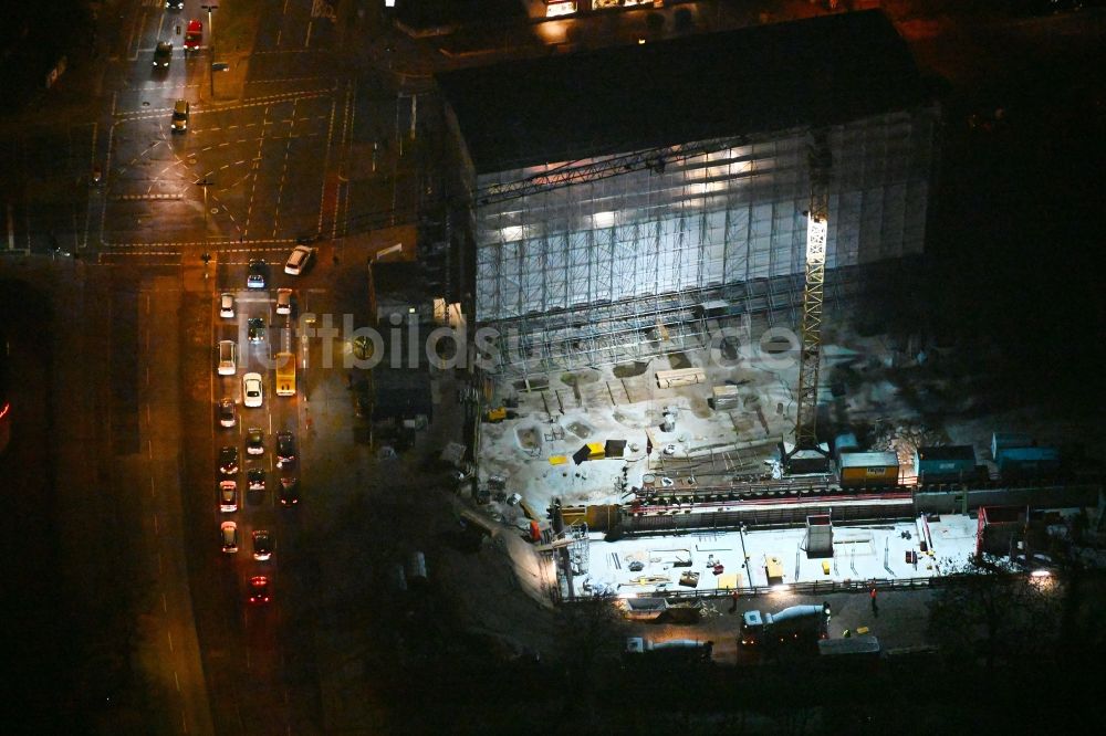 Nachtluftbild Berlin - Nachtluftbild Baustelle zum Neubau eines Wohnhauses im Ortsteil Lichterfelde in Berlin, Deutschland