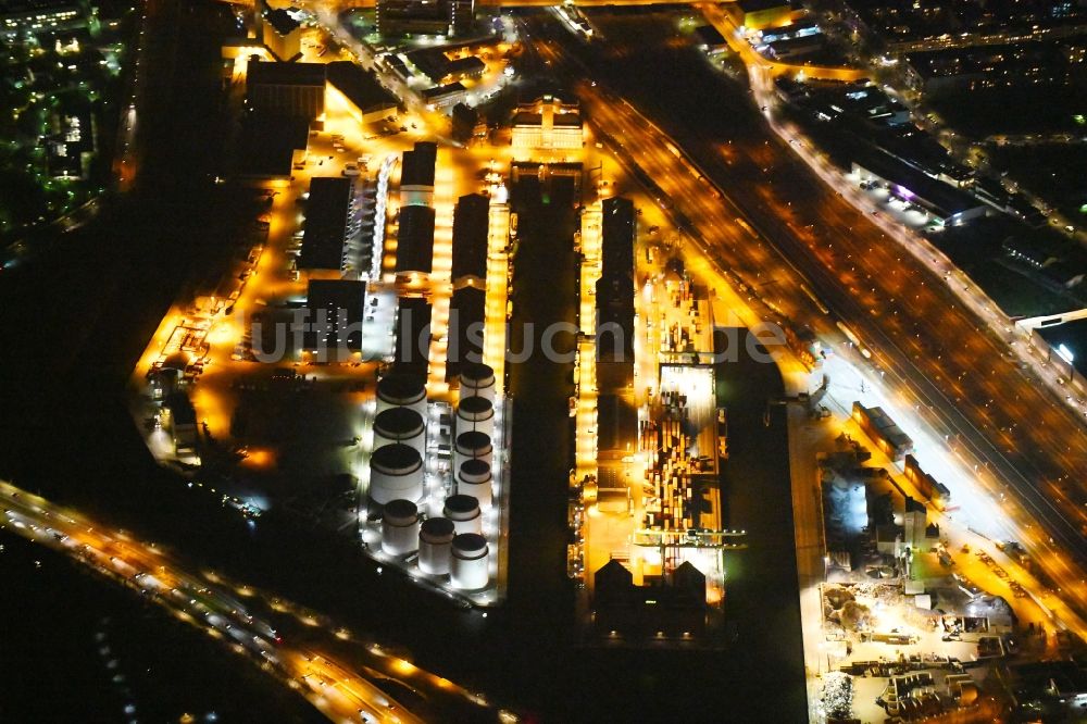 Nacht-Luftaufnahme Berlin - Nachtluftbild Berliner Westhafen ist ein Binnenhafen im Ortsteil Moabit in Berlin