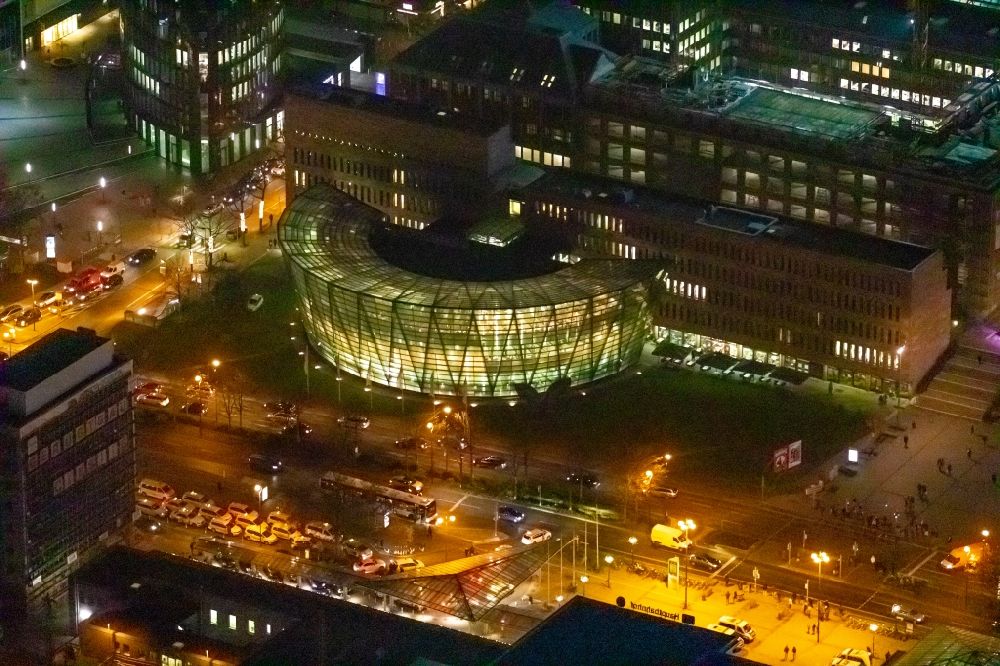 Dortmund bei Nacht von oben - Nachtluftbild Bibliotheks- Gebäude der Stadt- und Landesbibliothek im Ortsteil City-West in Dortmund im Bundesland Nordrhein-Westfalen, Deutschland
