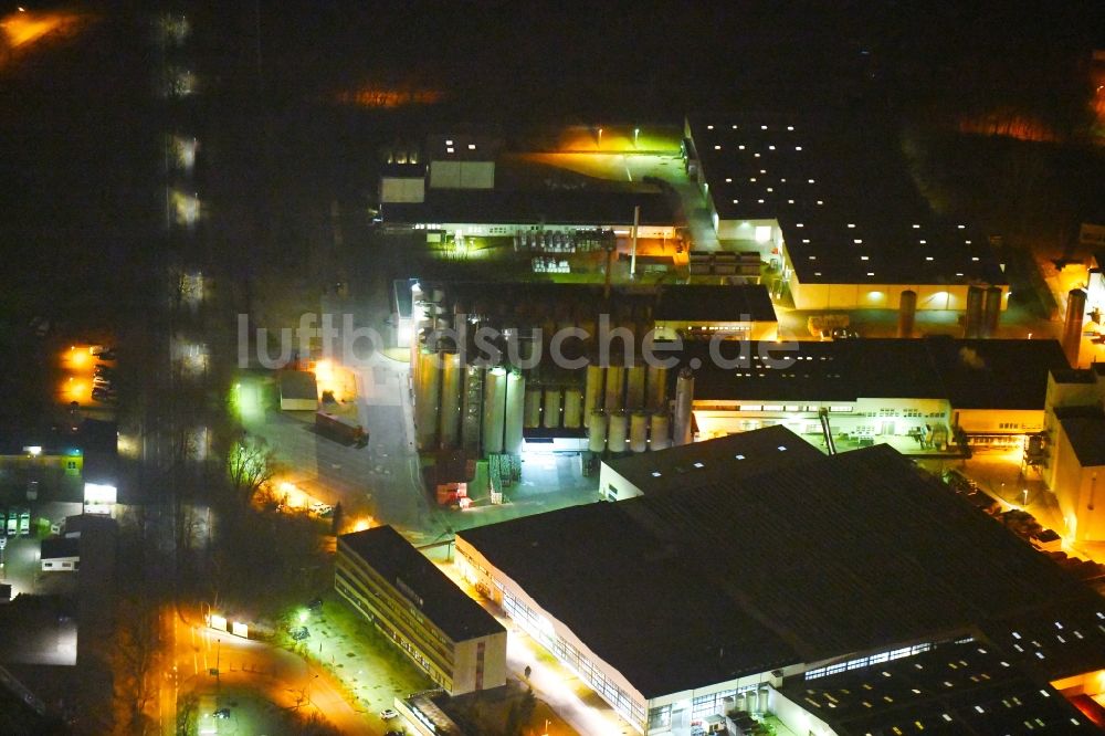 Nachtluftbild Frankfurt (Oder) - Nachtluftbild Bierbrauerei- Werksgelände der Frankfurter Brauhaus in Frankfurt (Oder) im Bundesland Brandenburg, Deutschland