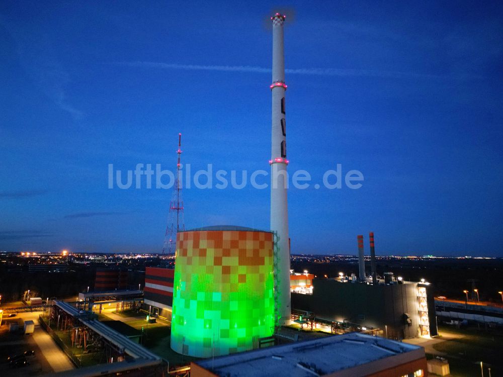 Nacht-Luftaufnahme Halle (Saale) - Nachtluftbild Blockheizkraftwerk - regionalen Heizkraftwerkes an der Dieselstraße in Halle (Saale) im Bundesland Sachsen-Anhalt, Deutschland