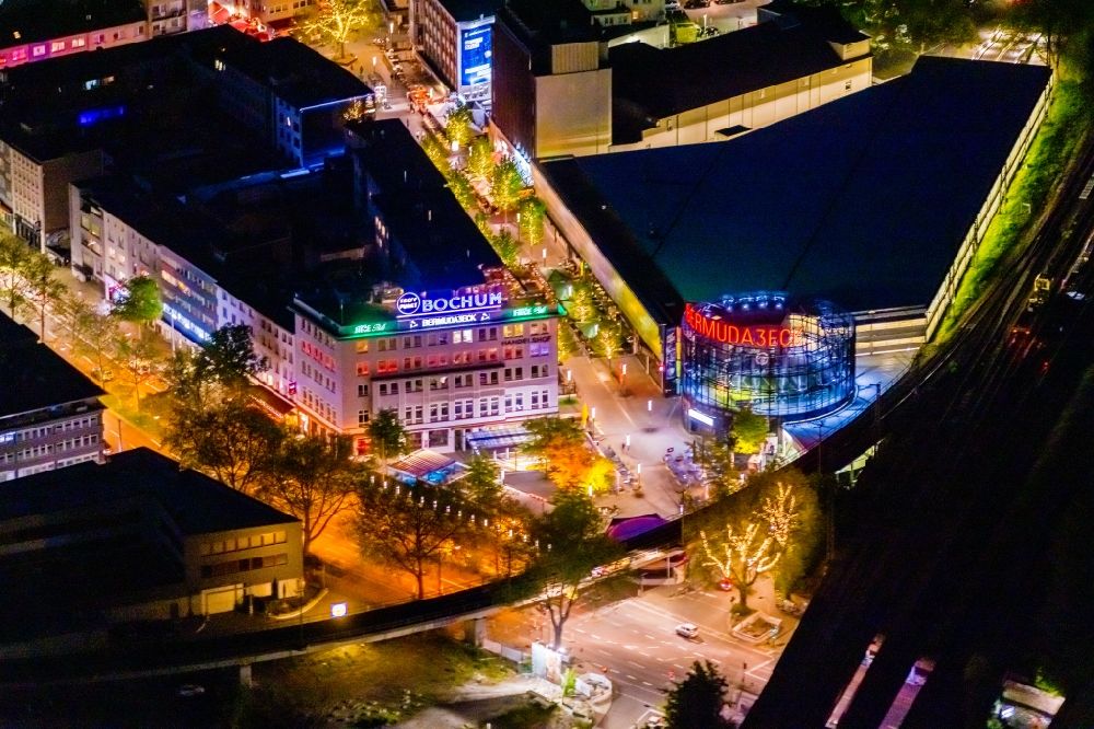 Bochum bei Nacht von oben - Nachtluftbild Bochumer Ausgehviertel Bermudadreieck in der Innenstadt von Bochum in Nordrhein-Westfalen