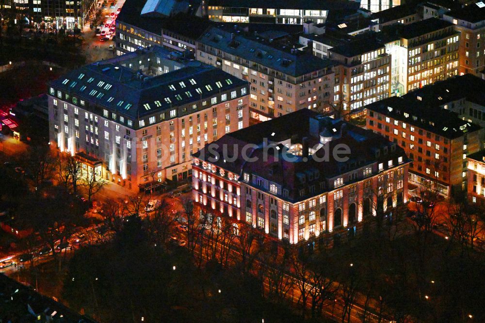 Nacht-Luftaufnahme München - Nachtluftbild Büro- und Geschäftshaus- Ensemble im Ortsteil Altstadt in München im Bundesland Bayern, Deutschland