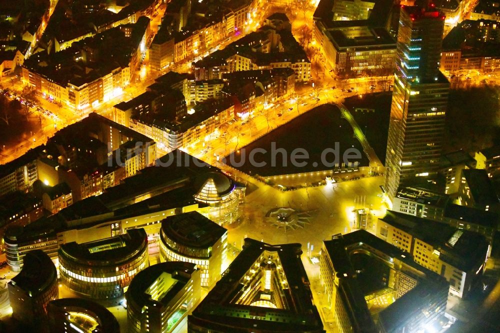 Nacht-Luftaufnahme Köln - Nachtluftbild Büro- und Unternehmensverwaltungs- Hochhaus- Gebäude des Kölnturms in Köln im Bundesland Nordrhein-Westfalen, Deutschland