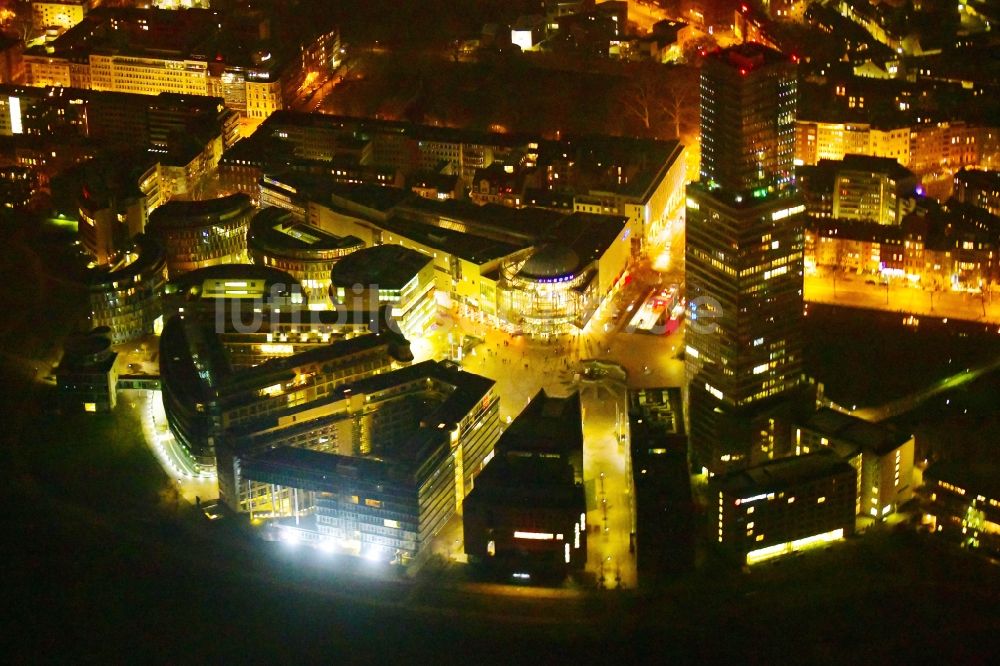 Köln bei Nacht von oben - Nachtluftbild Büro- und Unternehmensverwaltungs- Hochhaus- Gebäude des Kölnturms in Köln im Bundesland Nordrhein-Westfalen, Deutschland