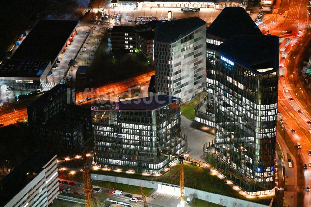 München bei Nacht von oben - Nachtluftbild Bürogebäude- Ensemble Bavaria Towers an der Truderinger Straße in München im Bundesland Bayern, Deutschland