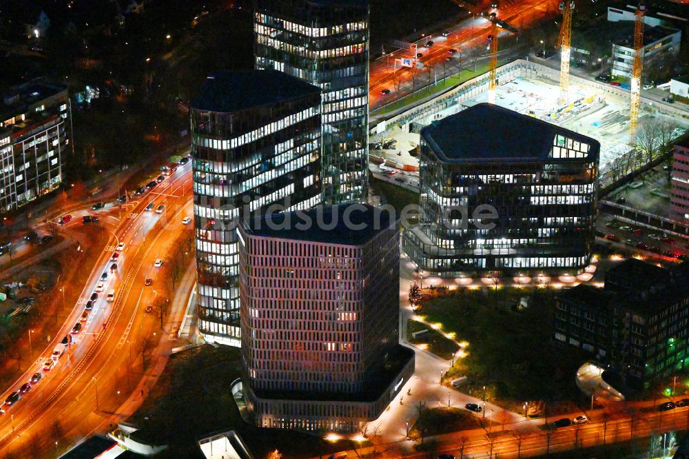 München bei Nacht von oben - Nachtluftbild Bürogebäude- Ensemble Bavaria Towers an der Truderinger Straße in München im Bundesland Bayern, Deutschland