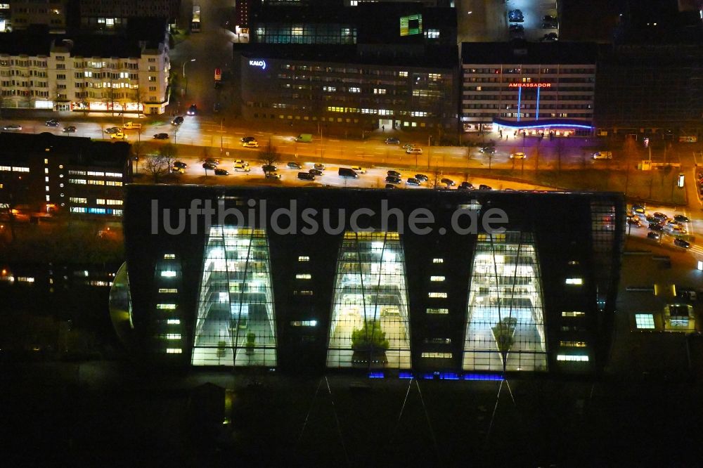 Nacht-Luftaufnahme Hamburg - Nachtluftbild Bürogebäude des Geschäftshauses Berliner Bogen am Anckelmannsplatz - Stoltenpark in Hamburg, Deutschland