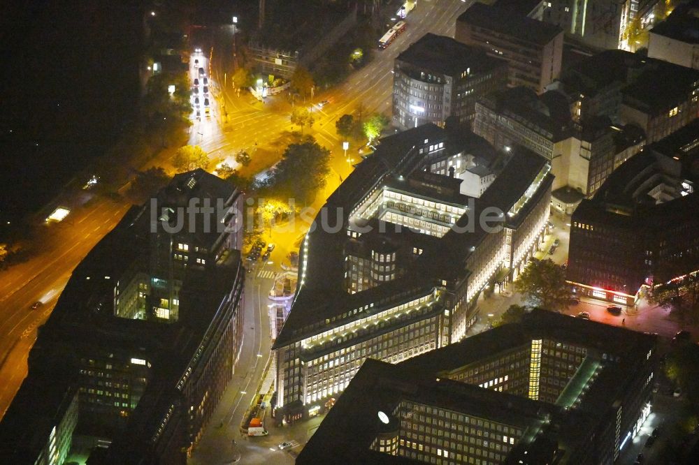 Nacht-Luftaufnahme Hamburg - Nachtluftbild Bürogebäude des Geschäftshauses Chilehaus Hamburg in Hamburg, Deutschland