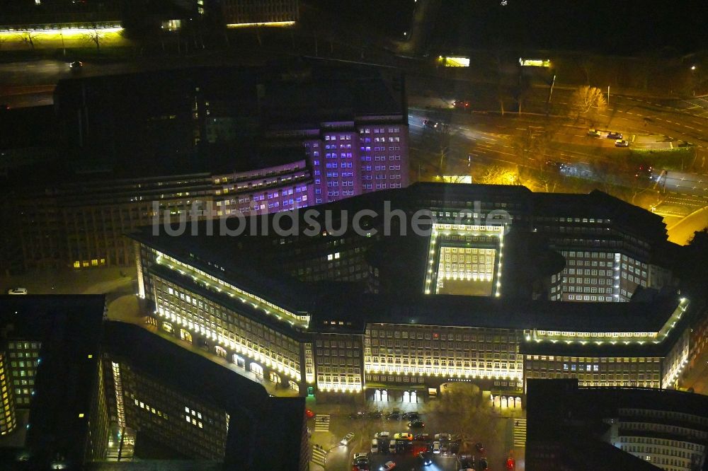 Nachtluftbild Hamburg - Nachtluftbild Bürogebäude des Geschäftshauses Chilehaus Hamburg in Hamburg, Deutschland