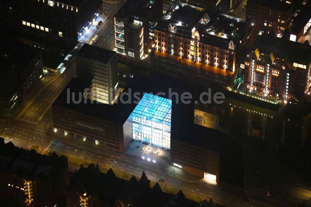 Hamburg bei Nacht von oben - Nachtluftbild Bürogebäude des Geschäftshauses der DNV GL SE in Hamburg, Deutschland