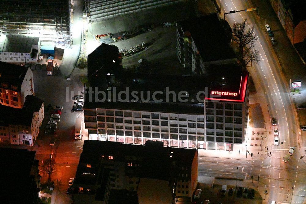 Nacht-Luftaufnahme Jena - Nachtluftbild Bürogebäude des Geschäftshauses Intershop Communications AG am Steinweg in Jena im Bundesland Thüringen, Deutschland