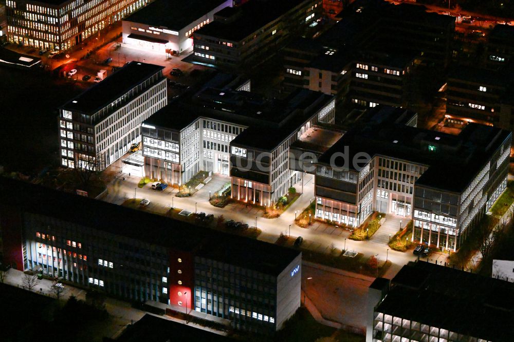 Nachtluftbild München - Nachtluftbild Bürogebäude des Geschäftshauses in München im Bundesland Bayern, Deutschland