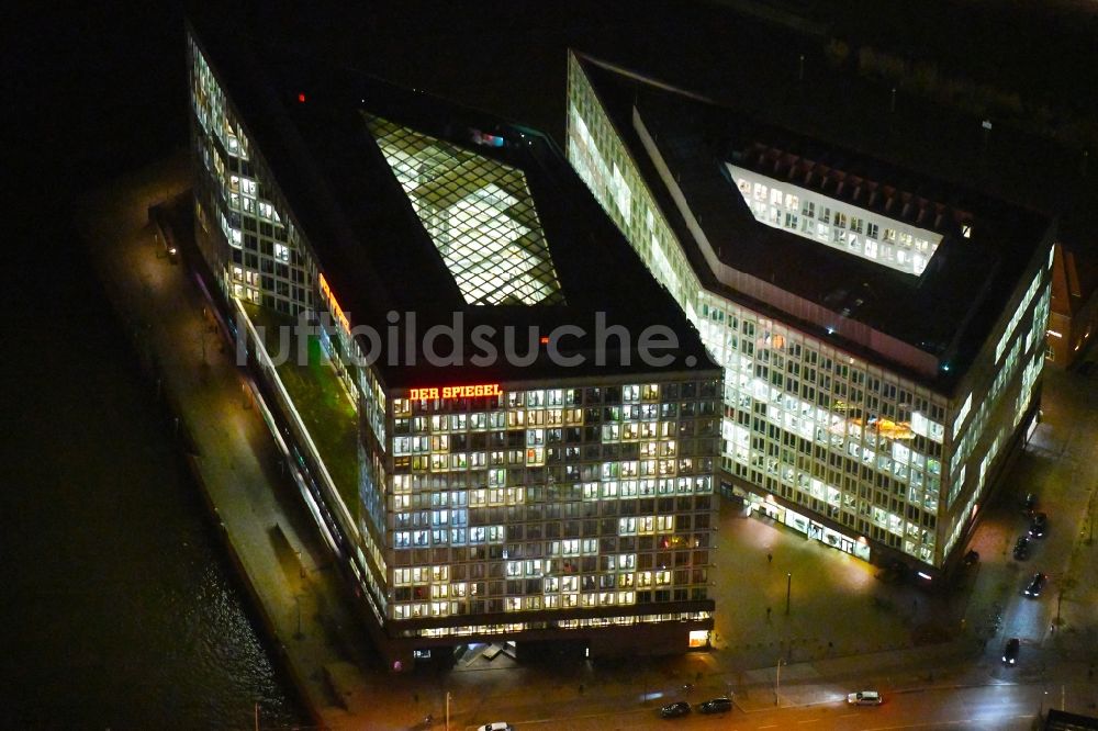 Nachtluftbild Hamburg - Nachtluftbild Bürogebäude des Geschäftshauses der SPIEGEL-Verlag Rudolf Augstein GmbH & Co. KG in Hamburg, Deutschland
