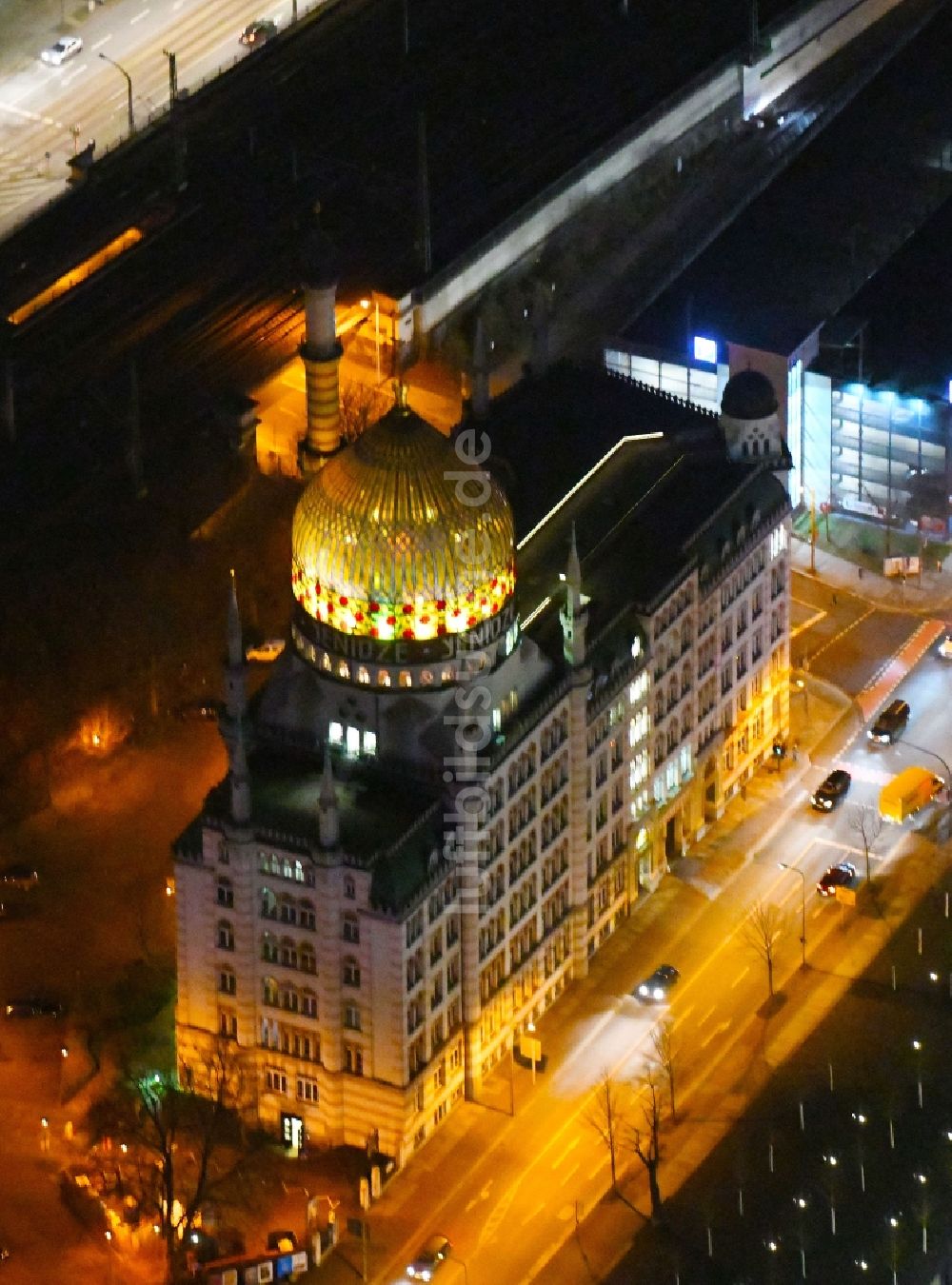 Dresden bei Nacht von oben - Nachtluftbild Bürogebäude des Geschäftshauses Yenidze an der Weißeritzstrasse im Ortsteil Altstadt in Dresden im Bundesland Sachsen, Deutschland