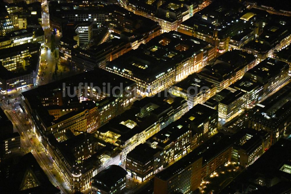 Nacht-Luftaufnahme Hamburg - Nachtluftbild Bürogebäude der Geschäftshäuser Neuer Wall - Am Alsterfleet - Alter Wall in Hamburg, Deutschland