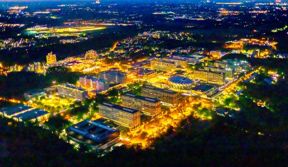 Nacht-Luftaufnahme Bochum - Nachtluftbild Campus- Gebäude der Ruhr-Universität in Bochum im Bundesland Nordrhein-Westfalen