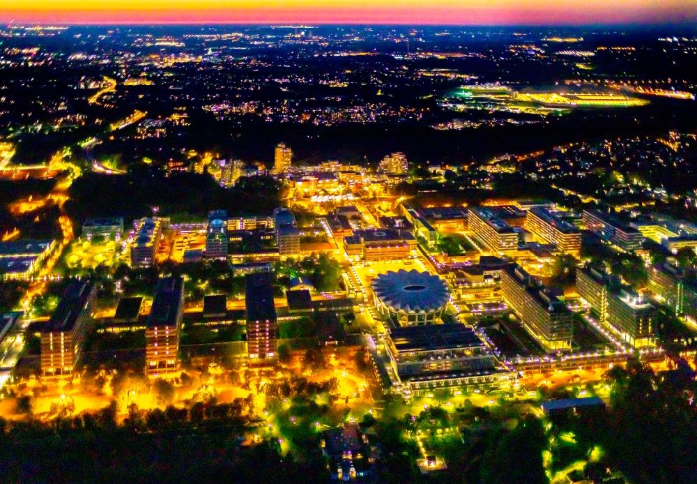 Bochum bei Nacht von oben - Nachtluftbild Campus- Gebäude der Ruhr-Universität in Bochum im Bundesland Nordrhein-Westfalen