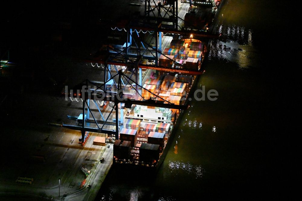 Hamburg bei Nacht aus der Vogelperspektive: Nachtluftbild Containerterminal Tollerort im Containerhafen des Überseehafen im Stadtteil Steinwerder in Hamburg mit dem Klärwerk Köhlbrandhöft