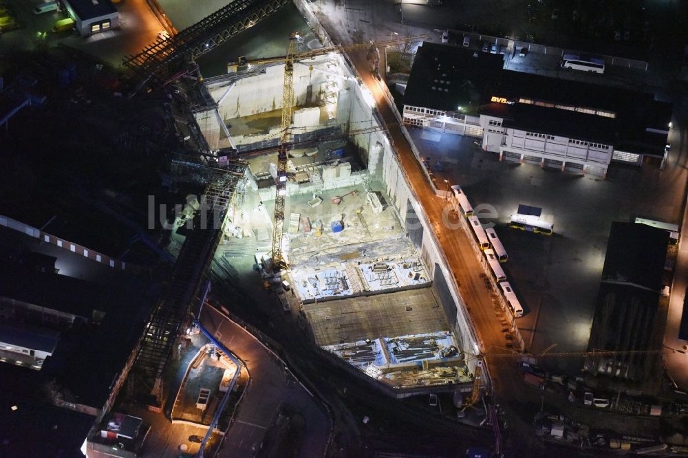 Nachtluftbild Berlin - Nachtluftbild der Baustellen zum Neubau der Verlängerung der Stadtautobahn A100 in Berlin Neukölln