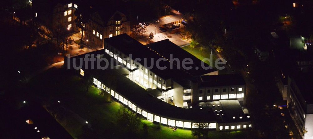 Nachtluftbild Berlin Dahlem - Nachtluftbild der Bibliothek des Fachbereichs Rechtswissenschaft der Freien Universität in Berlin