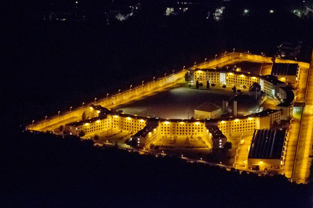 Gelsenkirchen bei Nacht von oben - Nachtluftbild der Justizvollzugsanstalt JVA Gelsenkirchen Feldhausen
