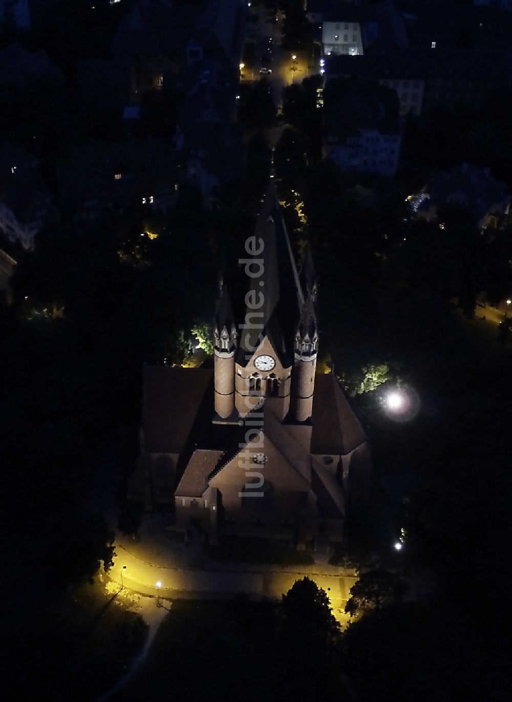 Nachtluftbild Halle (Saale) - Nachtluftbild der Kirche Pauluskirche im Paulusviertel von Halle (Saale) im Bundesland Sachsen-Anhalt