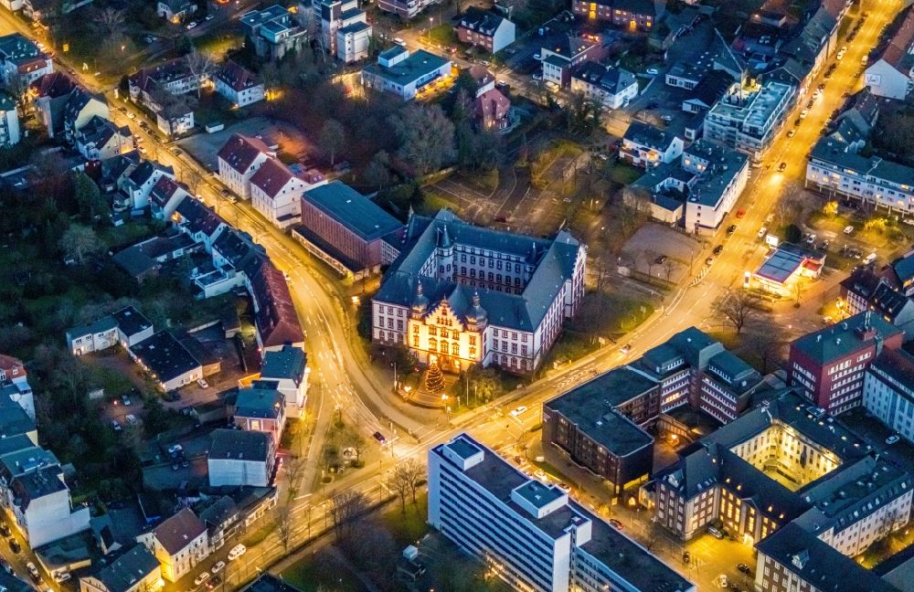 Nacht-Luftaufnahme Hamm - Nachtluftbild der Stadtverwaltung - Rathaus in Hamm im Bundesland Nordrhein-Westfalen, Deutschland