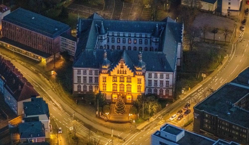 Hamm bei Nacht von oben - Nachtluftbild der Stadtverwaltung - Rathaus in Hamm im Bundesland Nordrhein-Westfalen, Deutschland