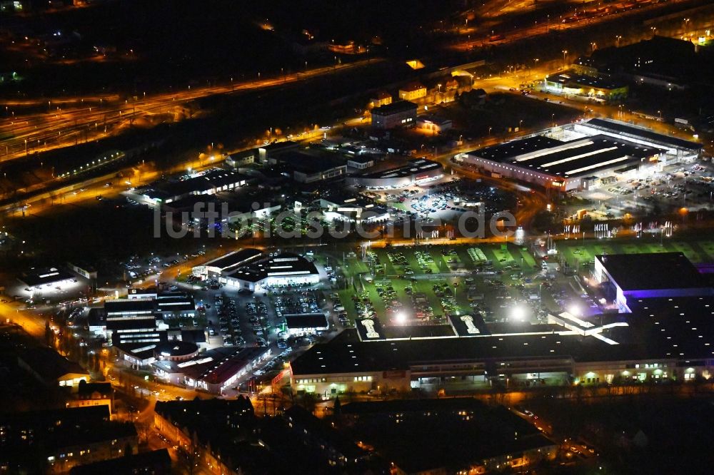 Nacht-Luftaufnahme Erfurt - Nachtluftbild des Einkaufs- Zentrum T.E.C. - Thüringer Einkaufscenter in der Hermsdorfer Straße in Erfurt im Bundesland Thüringen, Deutschland