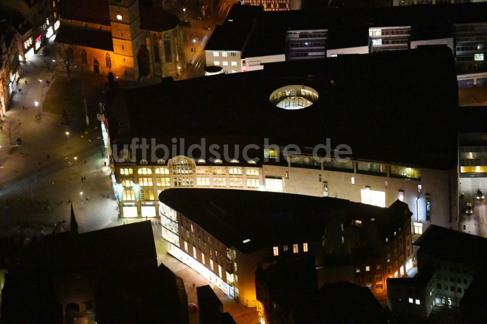 Nachtluftbild Erfurt - Nachtluftbild des Einkaufszentrum Anger 1 am Anger in Erfurt im Bundesland Thüringen