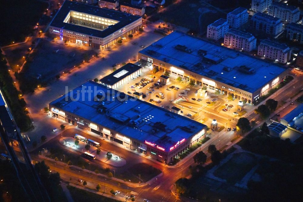 Nachtluftbild Berlin - Nachtluftbild des Einkaufszentrums Biesdorf Center in Berlin Biesdorf