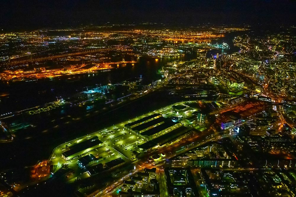 Hamburg bei Nacht aus der Vogelperspektive: Nachtluftbild des Großhandelszentrum für Blumen , Obst und Gemüse in Hamburg, Deutschland