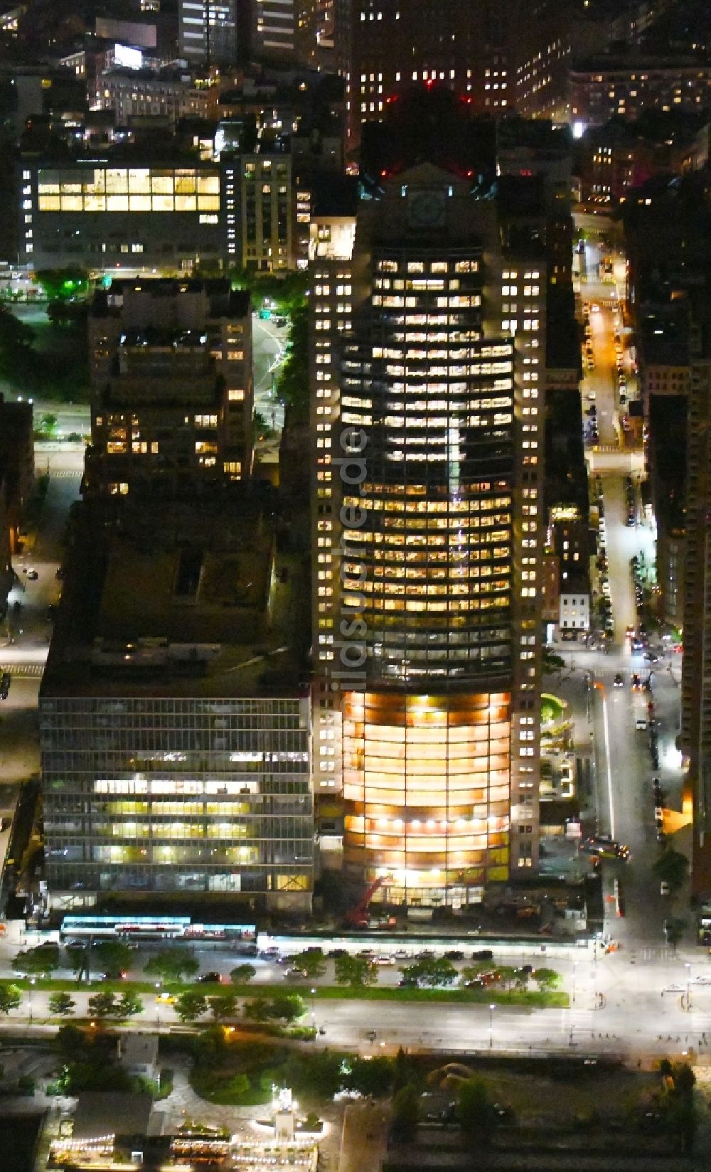 Nachtluftbild New York - Nachtluftbild des Hochhaus- Gebäude der Citi Institutional Clients Group an der Greenwich Street in New York in USA