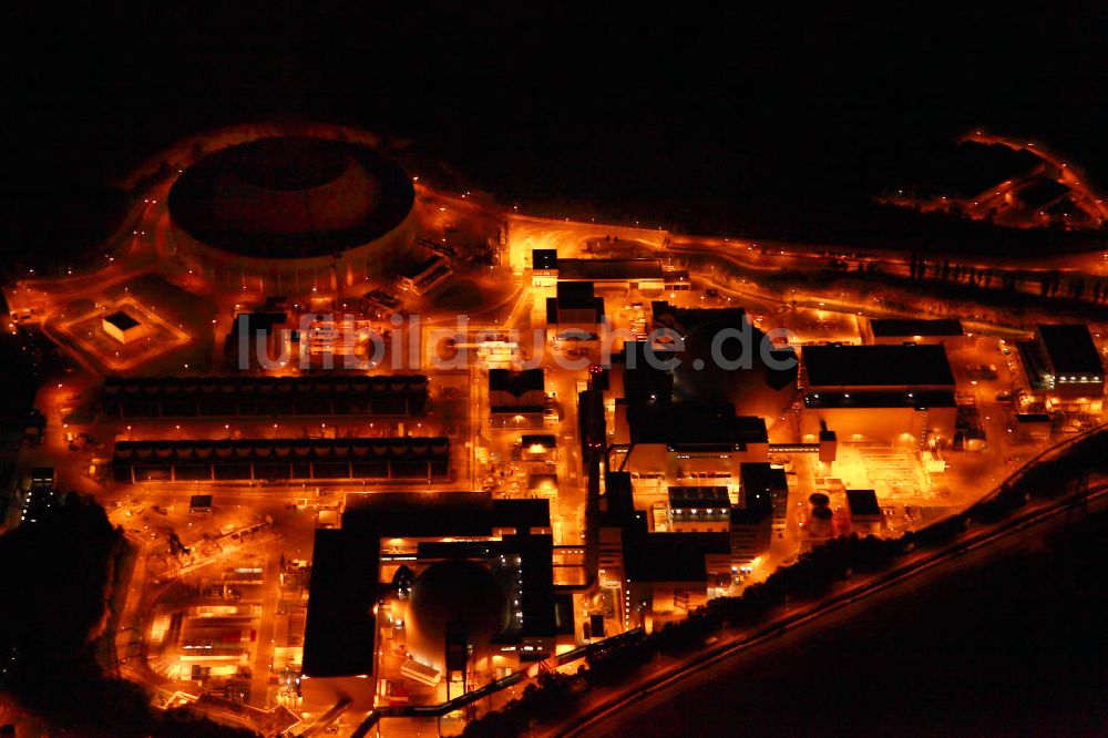Nacht-Luftaufnahme Neckarwestheim - Nachtluftbild des nächtlichen Kernkraftwerk in Neckarwestheim