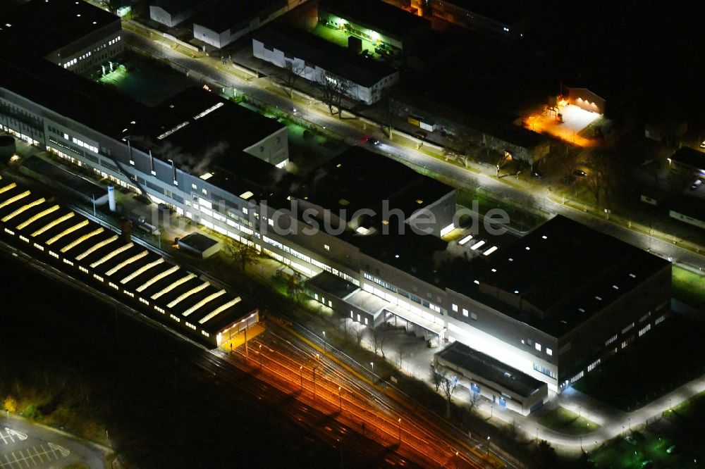 Nachtluftbild Oranienburg - Nachtluftbild des Neubau und Erweiterungsbau der Takeda GmbH in Oranienburg im Bundesland Brandenburg
