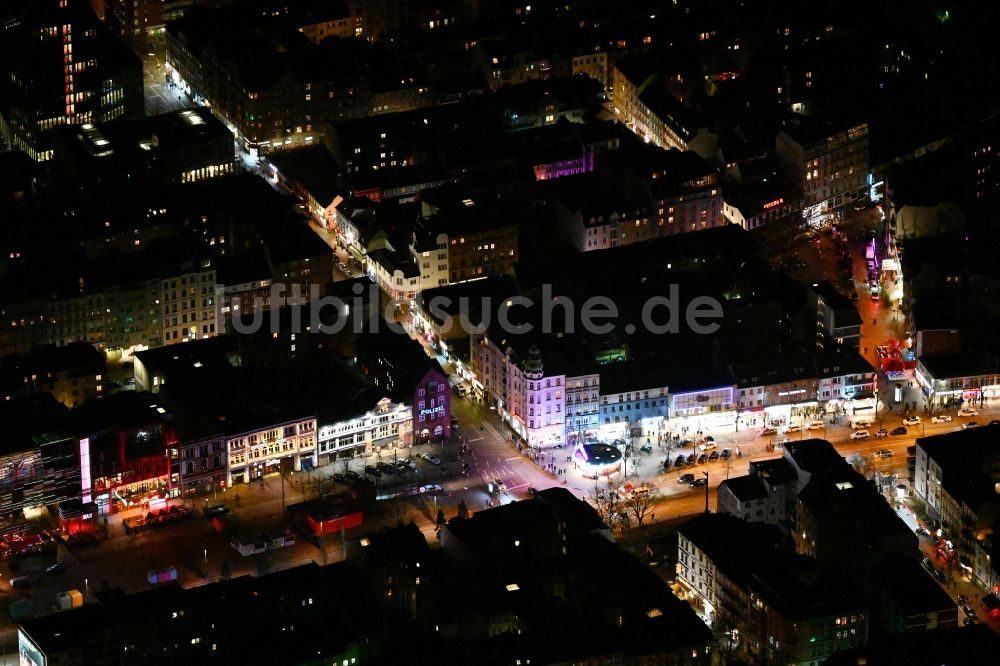 Nacht-Luftaufnahme Hamburg - Nachtluftbild Dienstleistungs- Gewerbe auf der Reeperbahn im Ortsteil Sankt Pauli in Hamburg, Deutschland