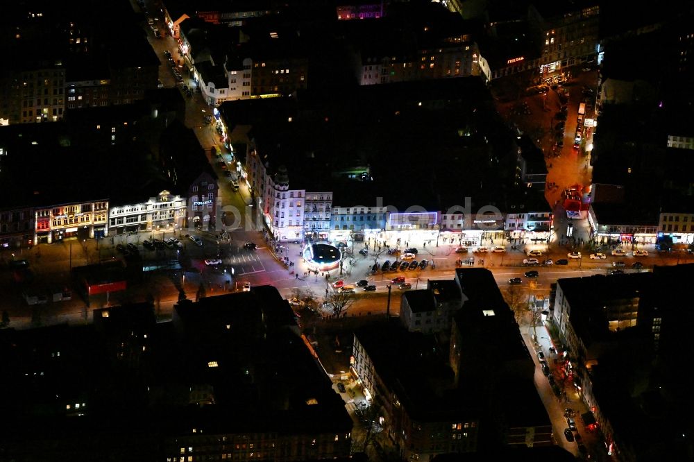 Hamburg bei Nacht von oben - Nachtluftbild Dienstleistungs- Gewerbe auf der Reeperbahn im Ortsteil Sankt Pauli in Hamburg, Deutschland